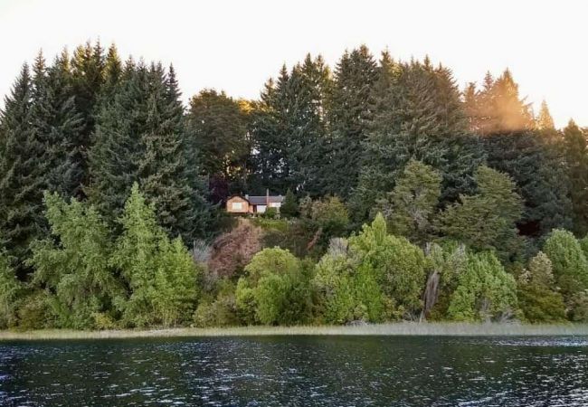 Casa em San Carlos de Bariloche - MORE07-CABINE TÉRREA AQUECIDA COM COSTA NO LAGO MORENO