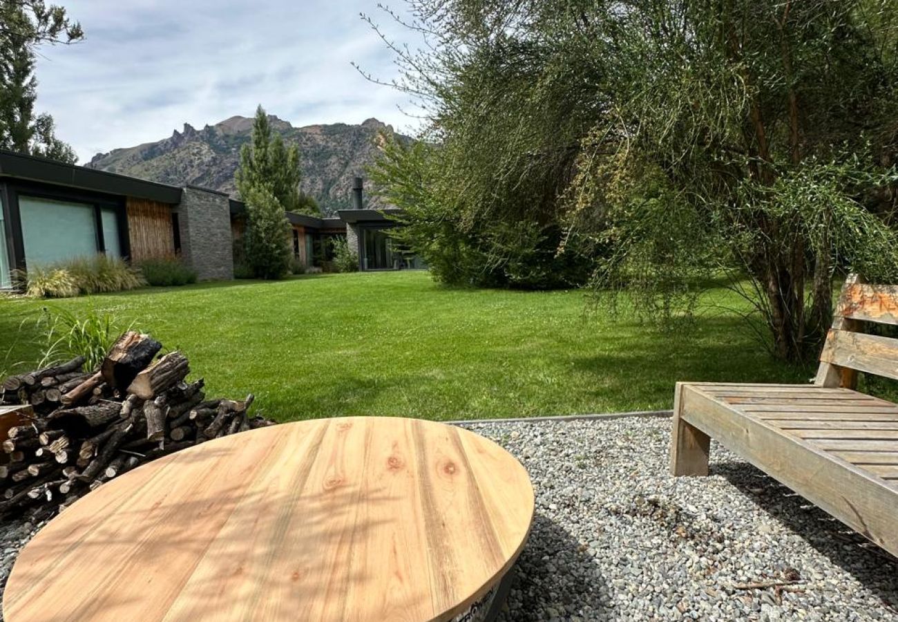 Casa em San Carlos de Bariloche - ARE42 -CASA MODERNA E ESPAÇOSA EM ARELAUQUEN