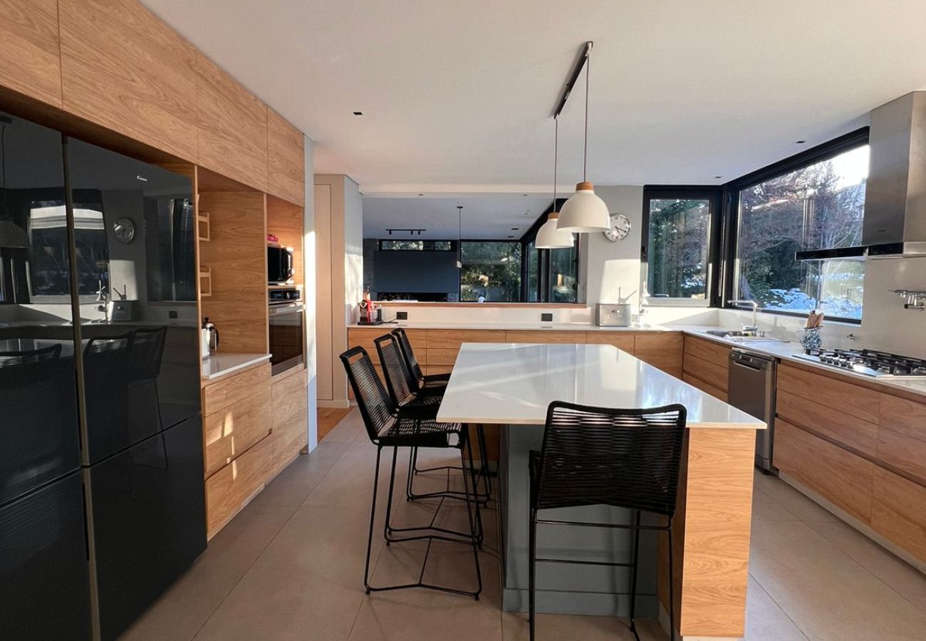 Casa em San Carlos de Bariloche - ARE42 -CASA MODERNA E ESPAÇOSA EM ARELAUQUEN