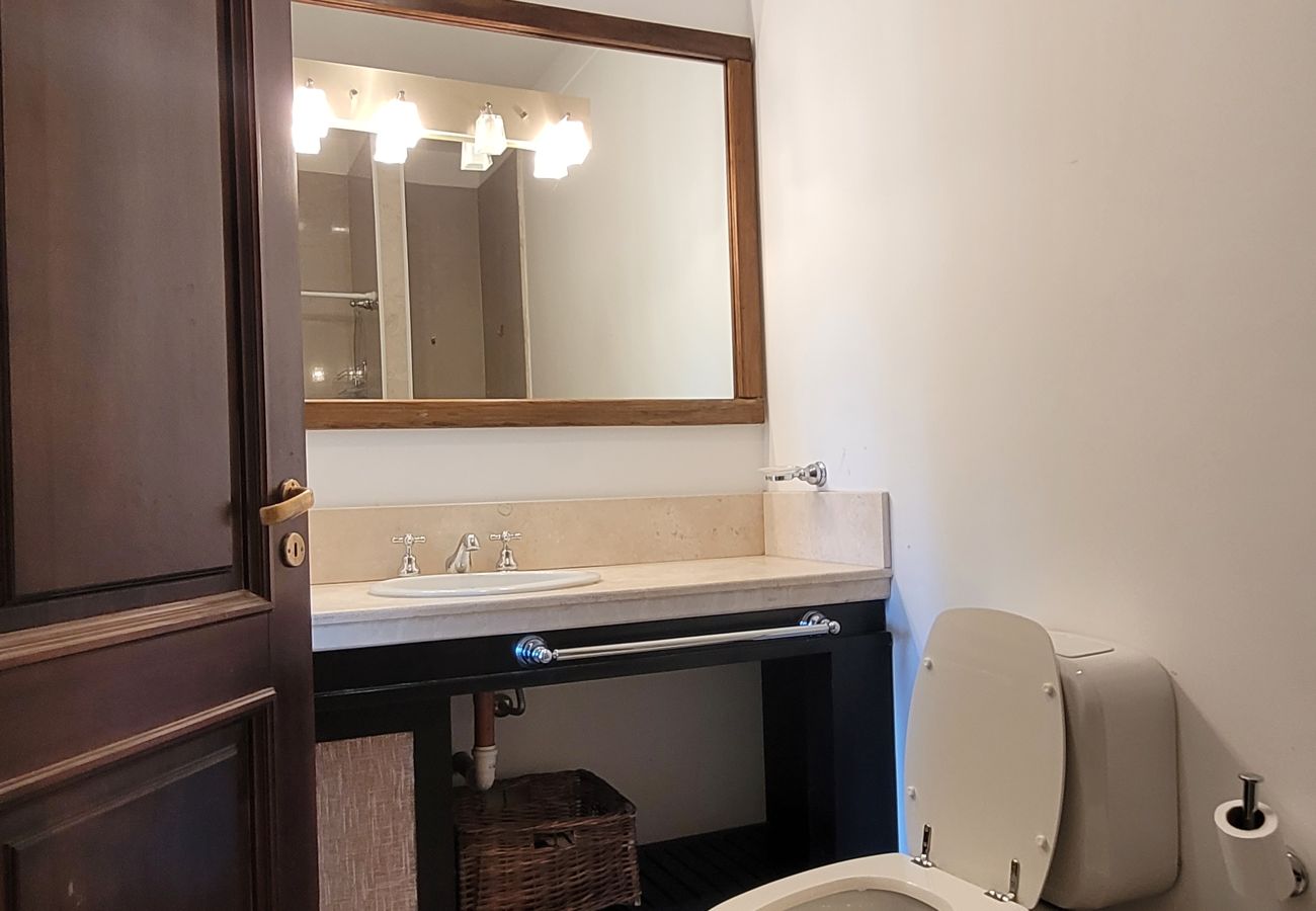 Apartamento em San Carlos de Bariloche - ARE10 - APARTAMENTO QUENTE E CONFORTÁVEL COM VISTA PARA A MONTANHA E SAÍDA DIRETA PARA O CAMPO DE POLO