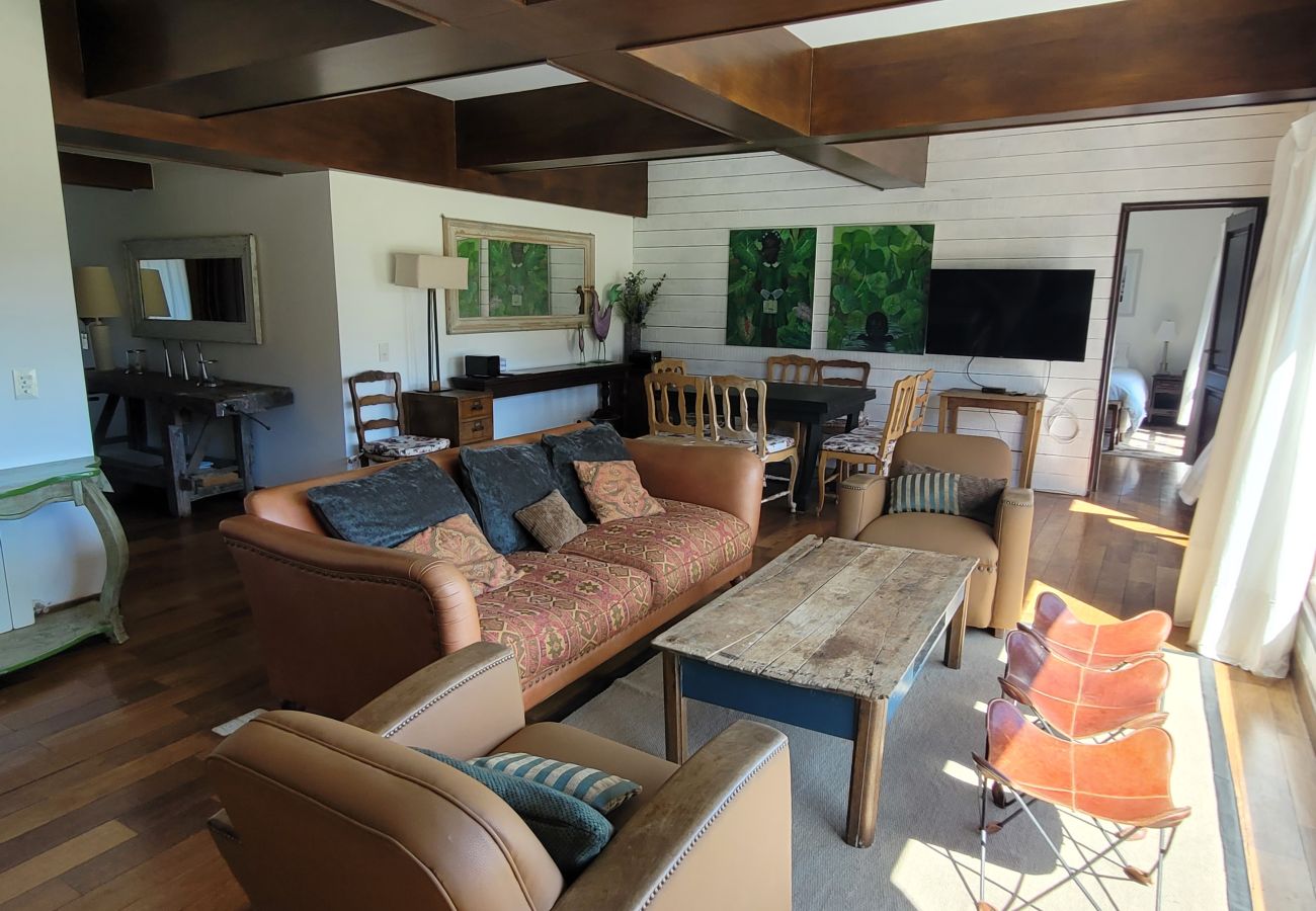 Apartamento em San Carlos de Bariloche - ARE10 - APARTAMENTO QUENTE E CONFORTÁVEL COM VISTA PARA A MONTANHA E SAÍDA DIRETA PARA O CAMPO DE POLO