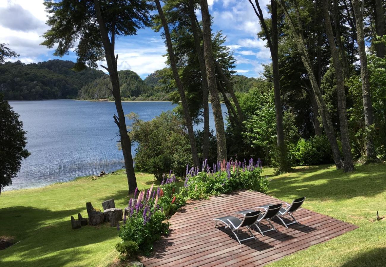 Casa em San Carlos de Bariloche - 8PAX MORE05 Casa na montanha com margem do lago e vistas incríveis da montanha.