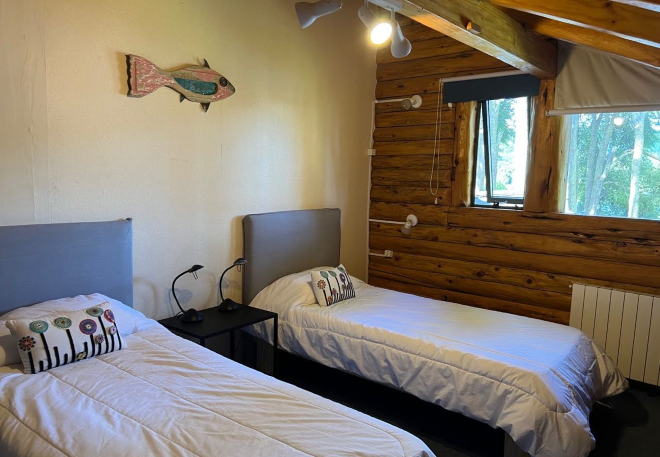 Casa em San Carlos de Bariloche - 8PAX MORE05 Casa na montanha com margem do lago e vistas incríveis da montanha.