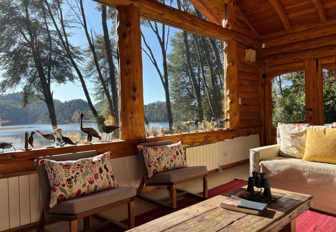 Casa em San Carlos de Bariloche - 8PAX MORE05 Casa na montanha com margem do lago e vistas incríveis da montanha.