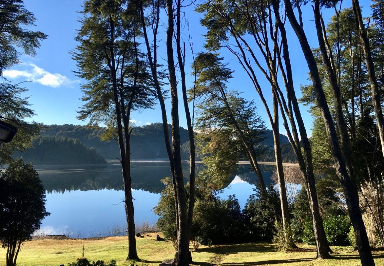 Casa em San Carlos de Bariloche - 8PAX MORE05 Casa na montanha com margem do lago e vistas incríveis da montanha.