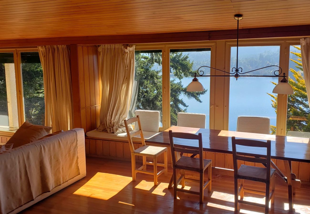 Casa em San Carlos de Bariloche -  Linda casa com vista para a costa do lago e para a montanha. MORE 10