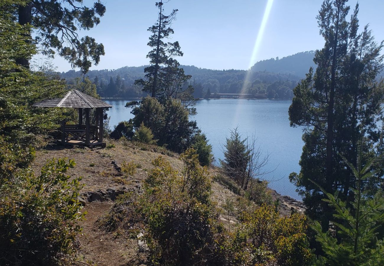Casa em San Carlos de Bariloche -  Linda casa com vista para a costa do lago e para a montanha. MORE 10