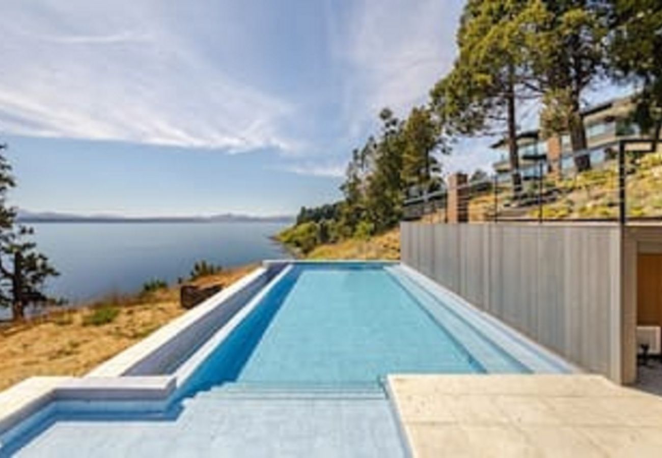 Apartamento em San Carlos de Bariloche - HUAPI50 – Jacuzzi, Piscina e Vista para o Lago