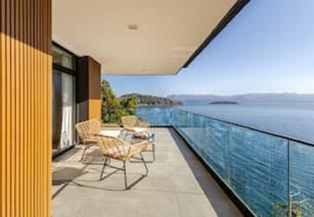 Apartamento em San Carlos de Bariloche - HUAPI50 – Jacuzzi, Piscina e Vista para o Lago