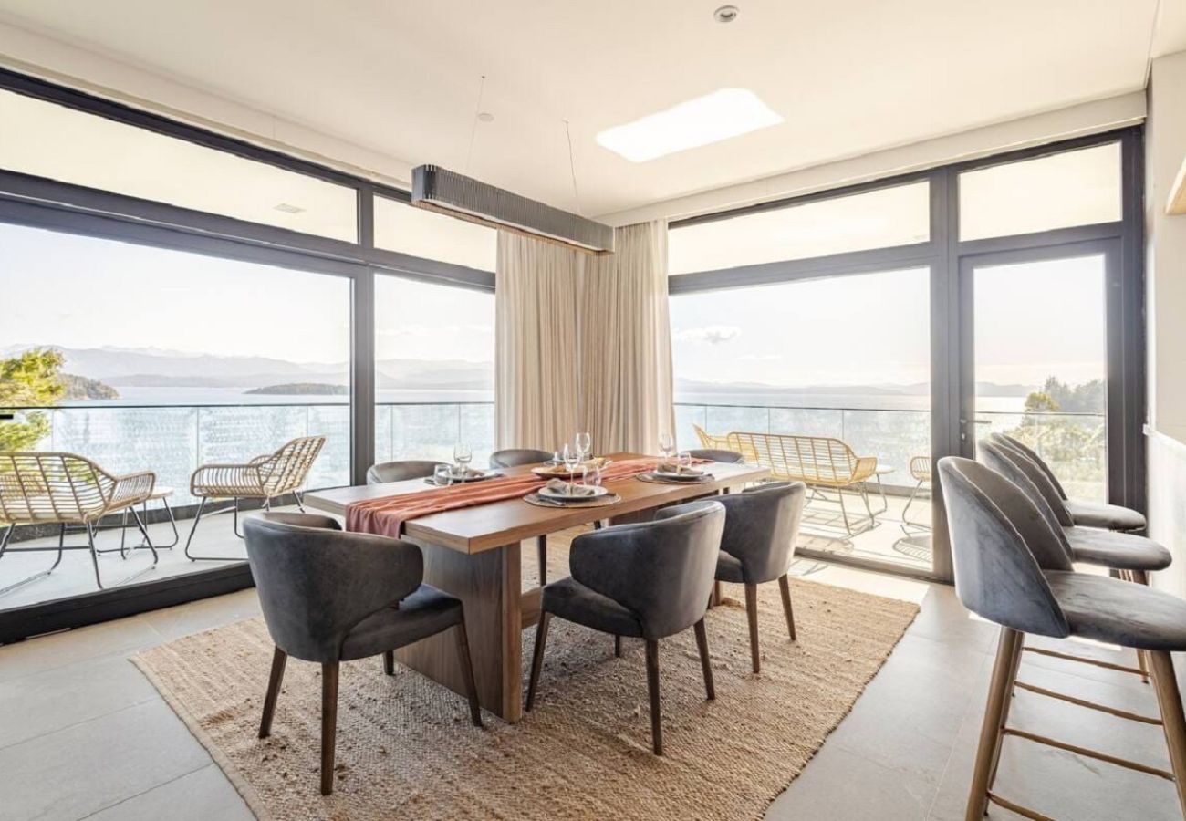 Apartamento em San Carlos de Bariloche - HUAPI50 – Jacuzzi, Piscina e Vista para o Lago