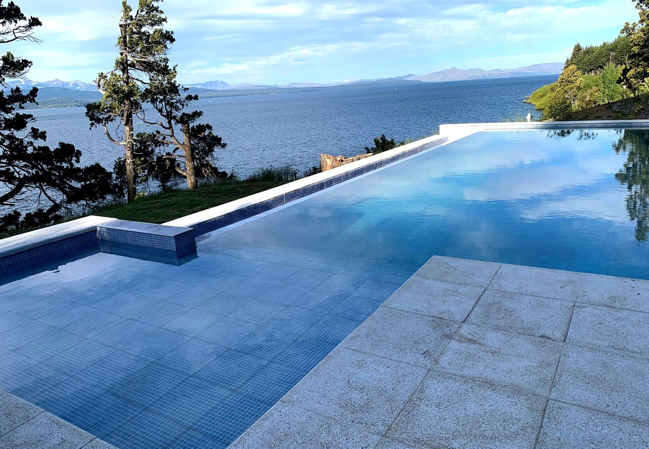 Apartamento em San Carlos de Bariloche - HUAPI44C – Escapada com piscina e jacuzz