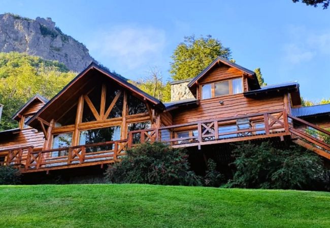 Casa em San Carlos de Bariloche - ARE63 CASA ESPETACULAR COM VISTA PARA O LAGO EM ARELAUQUEN