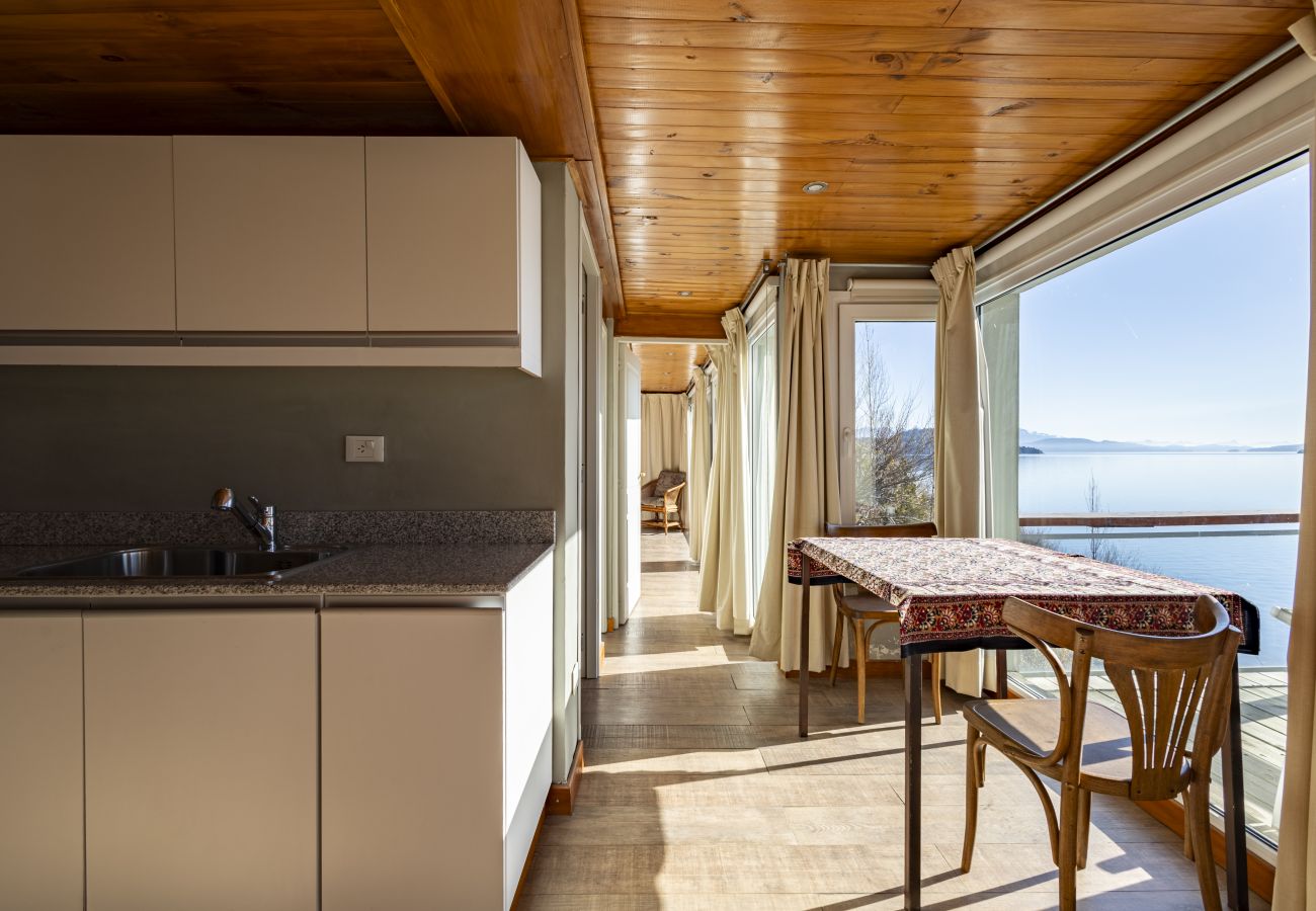 Cabana em San Carlos de Bariloche - HUAPI23-CASINHA DE SONHO À BEIRA DO LAGO.