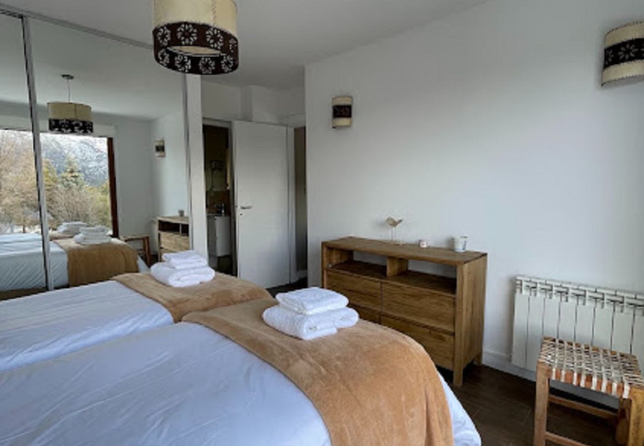 Apartamento em San Carlos de Bariloche - are66 Apartamento novo com churrasqueira própria, a poucos passos do campo de golfe..