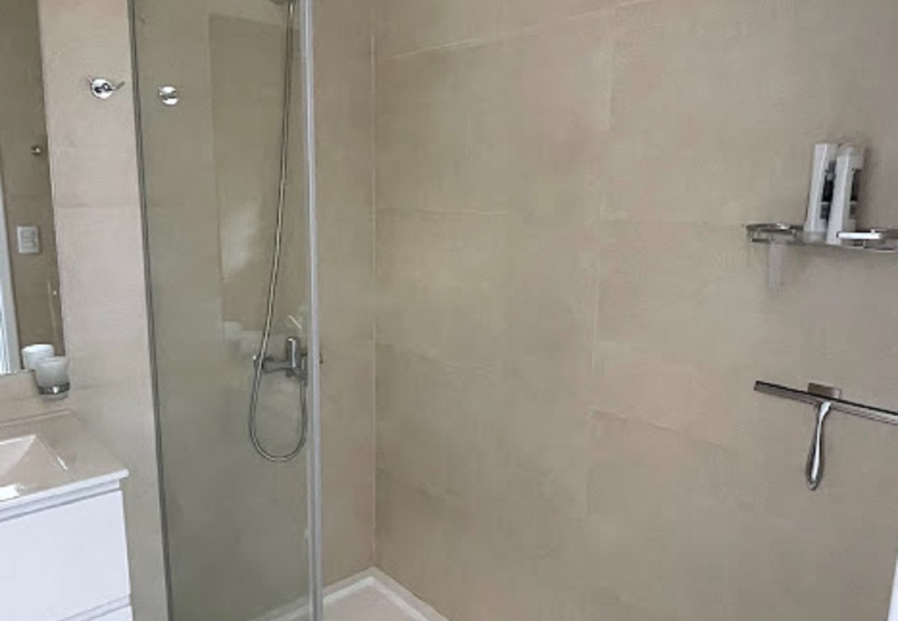 Apartamento em San Carlos de Bariloche - are66 Apartamento novo com churrasqueira própria, a poucos passos do campo de golfe..