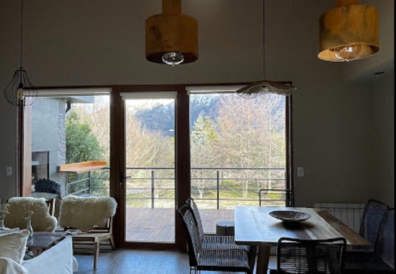 Apartamento em San Carlos de Bariloche - are66 Apartamento novo com churrasqueira própria, a poucos passos do campo de golfe..