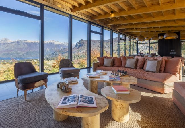 Casa em San Carlos de Bariloche - ARE68 Mansão espetacular em Arelauquén com vista panorâmica e jacuzzi.