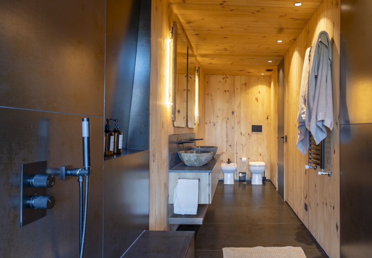 Casa em San Carlos de Bariloche - ARE68 Mansão espetacular em Arelauquén com vista panorâmica e jacuzzi.