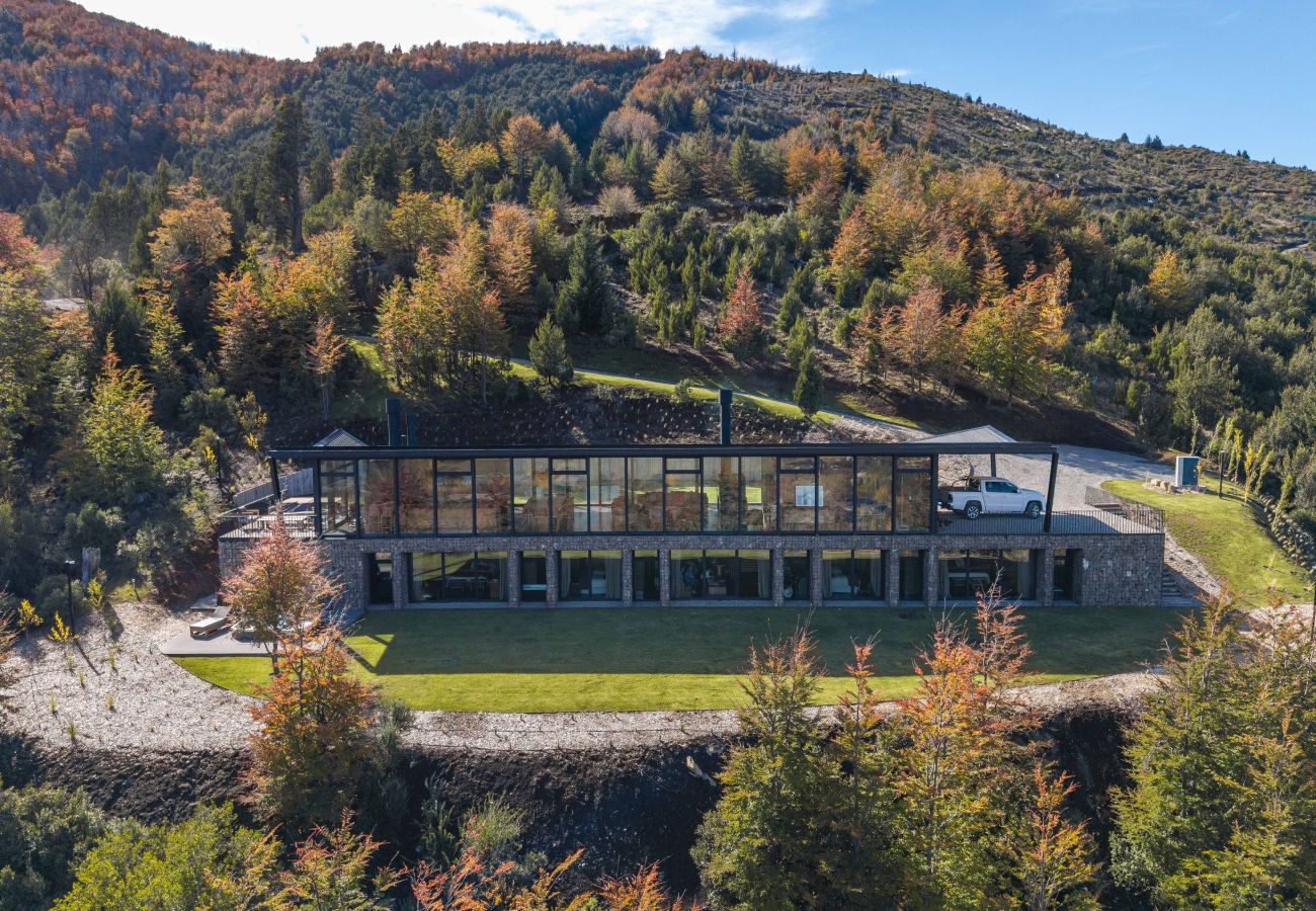 Casa em San Carlos de Bariloche - ARE68 Mansão espetacular em Arelauquén com vista panorâmica e jacuzzi.