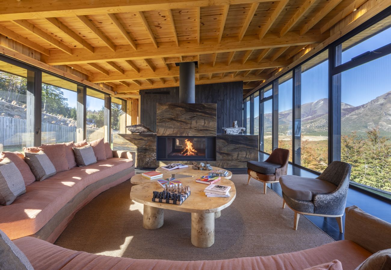 Casa em San Carlos de Bariloche - ARE68 Mansão espetacular em Arelauquén com vista panorâmica e jacuzzi.