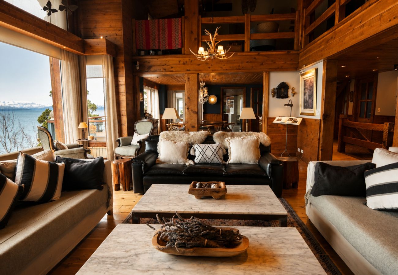 House in San Carlos de Bariloche - H05 - Luxury Mountain House with Pool and Private Lakefront