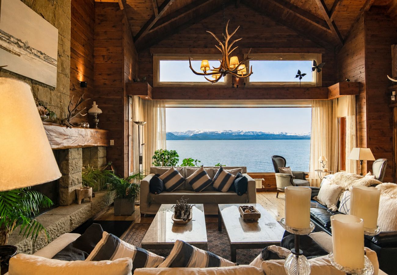 House in San Carlos de Bariloche - H05 - Luxury Mountain House with Pool and Private Lakefront