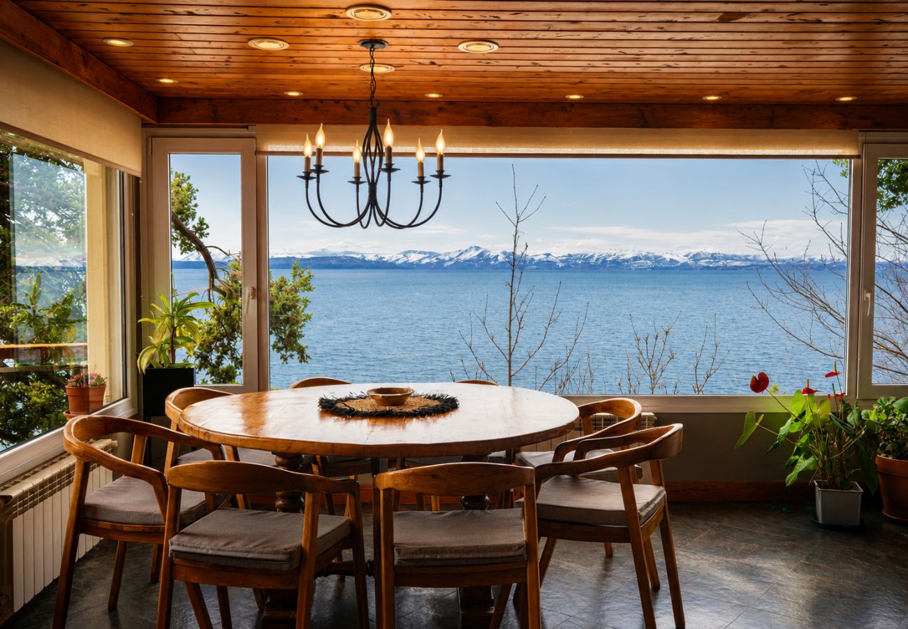 House in San Carlos de Bariloche - H05 - Luxury Mountain House with Pool and Private Lakefront
