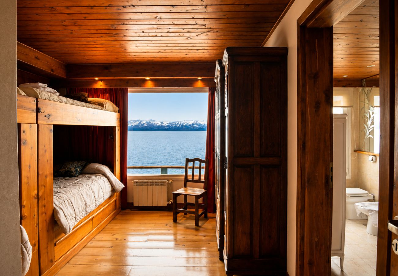 House in San Carlos de Bariloche - H05 - Luxury Mountain House with Pool and Private Lakefront