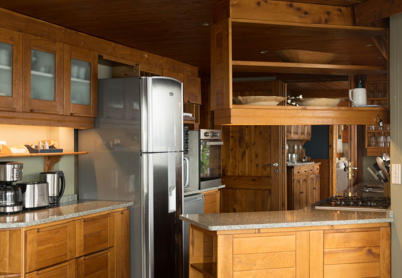 House in San Carlos de Bariloche - H05 - Luxury Mountain House with Pool and Private Lakefront
