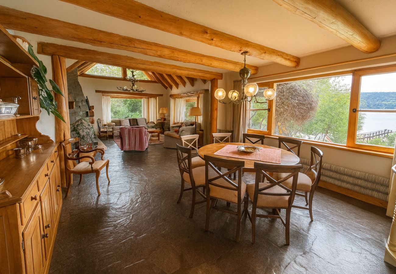 House in San Carlos de Bariloche - HUAPI17 Spectacular house with large garden and coast with dock over Lake Nahuel Huapi