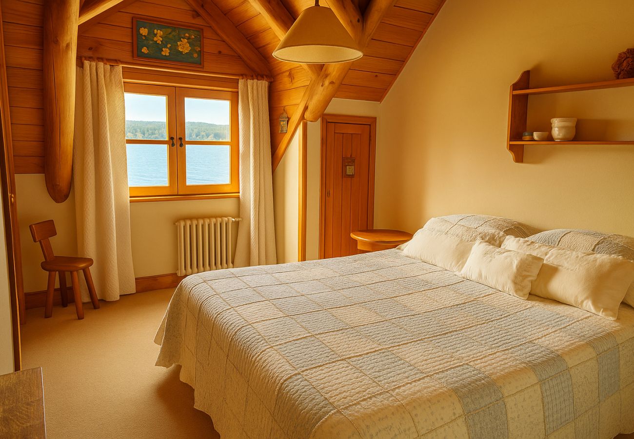 House in San Carlos de Bariloche - HUAPI17 Spectacular house with large garden and coast with dock over Lake Nahuel Huapi