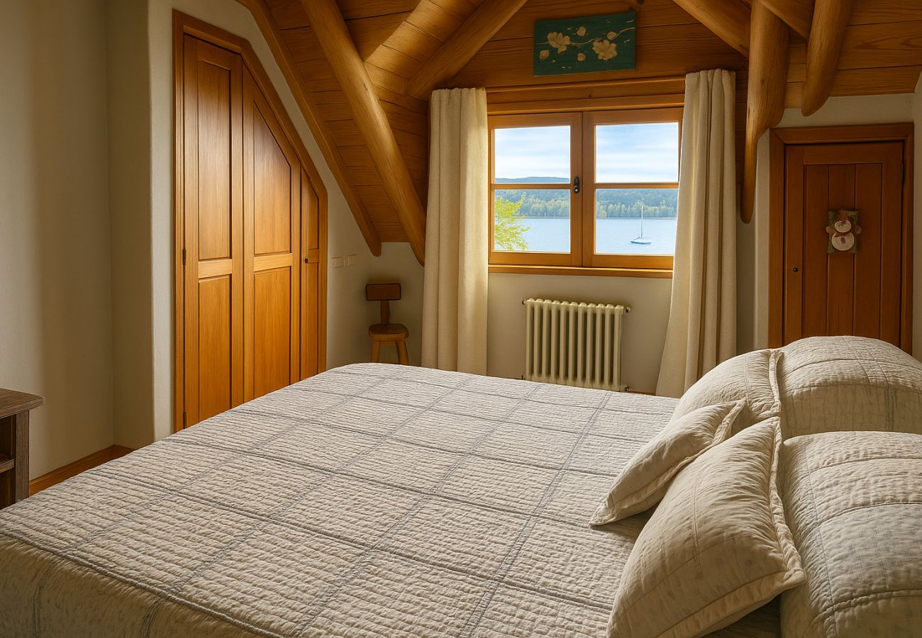 House in San Carlos de Bariloche - HUAPI17 Spectacular house with large garden and coast with dock over Lake Nahuel Huapi