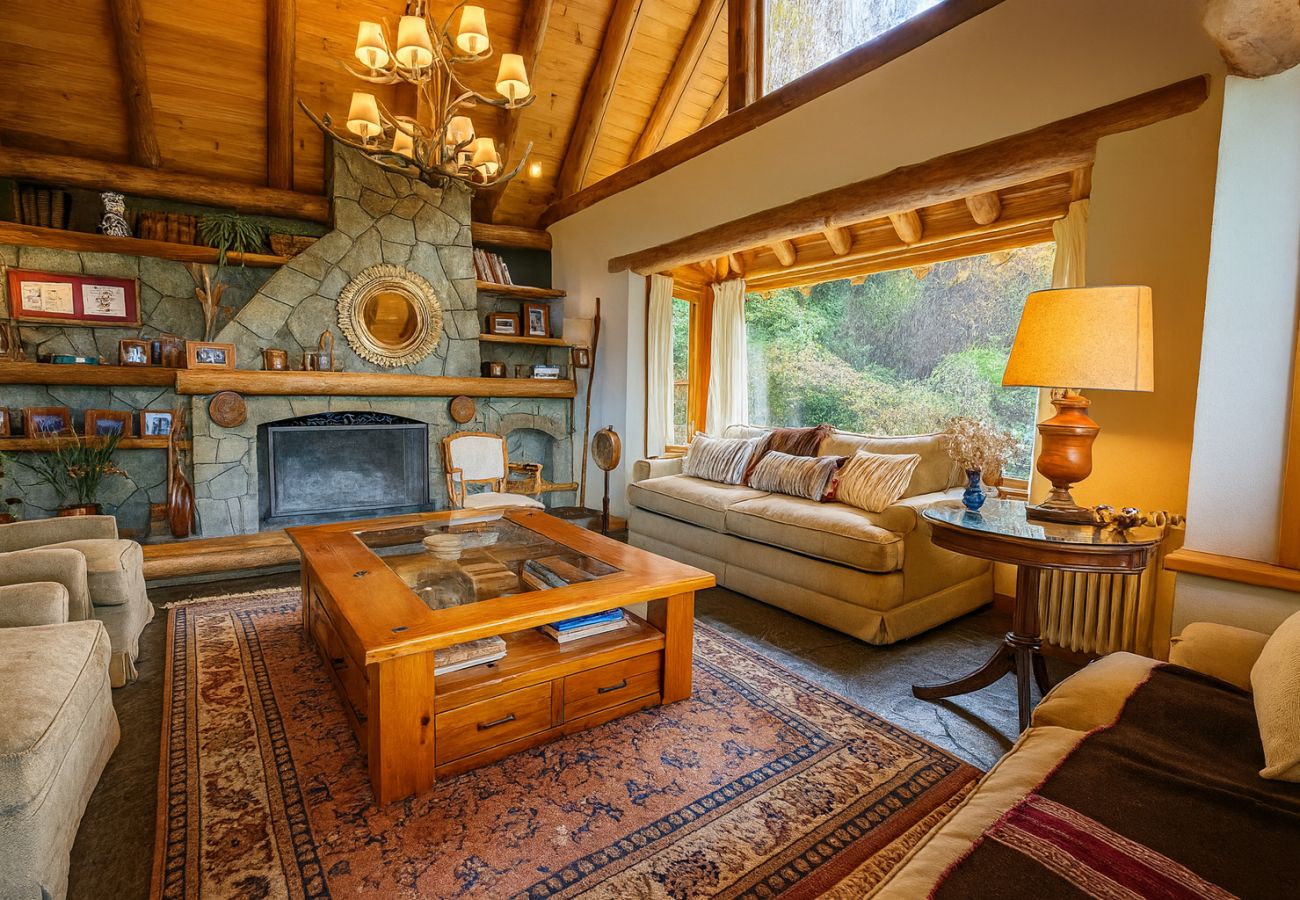 House in San Carlos de Bariloche - HUAPI17 Spectacular house with large garden and coast with dock over Lake Nahuel Huapi