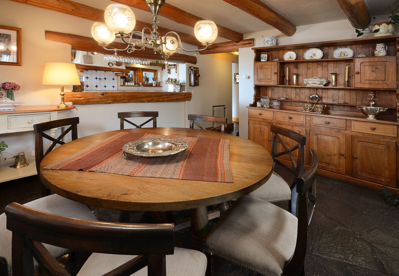 House in San Carlos de Bariloche - HUAPI17 Spectacular house with large garden and coast with dock over Lake Nahuel Huapi