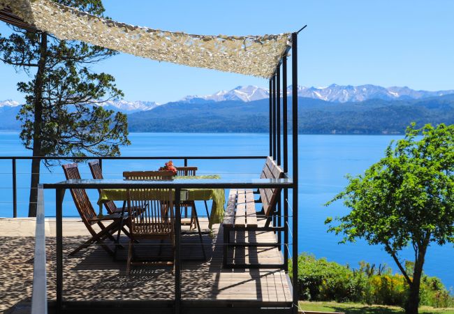  in San Carlos de Bariloche - Peni14c Beautiful house with an incredible view of Nahuel Huapi and a deck over the lake.