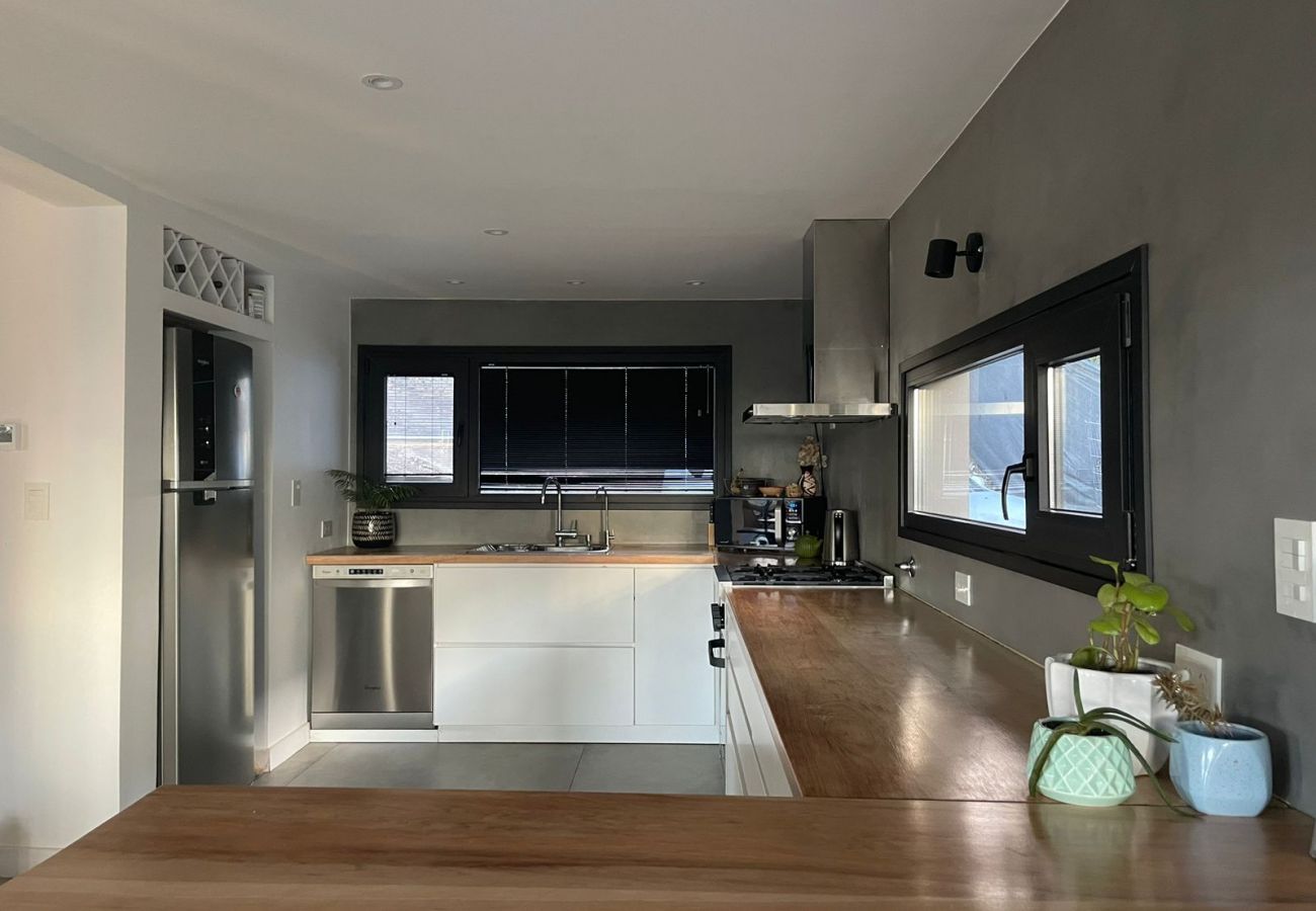 House in San Carlos de Bariloche - FAM17 Modern house in the forest with views of the lake and mountains
