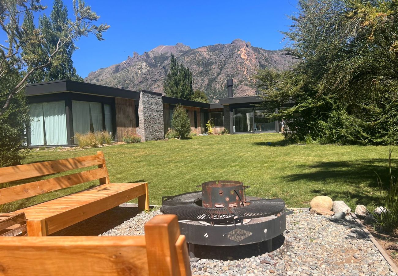 House in San Carlos de Bariloche -  ARE42 -MODERN AND SPACIOUS HOUSE IN ARELAUQUEN