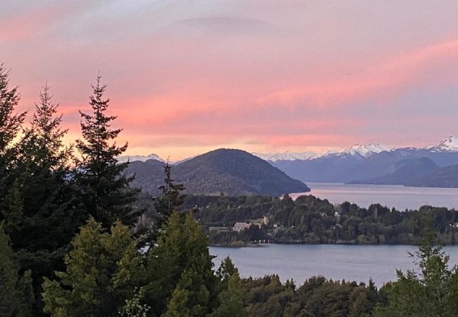  in San Carlos de Bariloche - VIEW06 Excellent house with a view of Lake Nahuel Huapi and a large wooded park