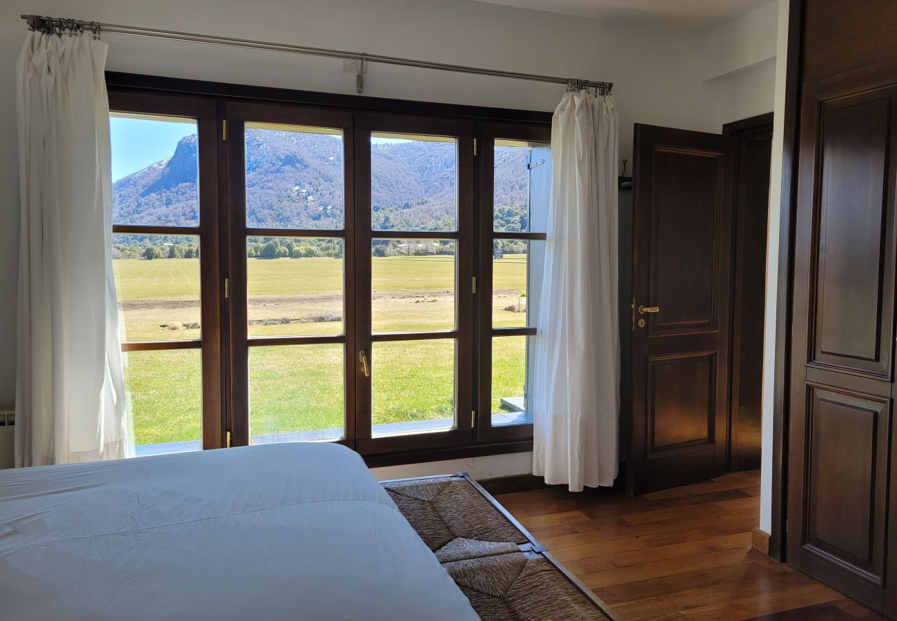 Apartment in San Carlos de Bariloche - ARE10 - WARM AND COMFORTABLE APARTMENT WITH MOUNTAIN VIEW AND DIRECT EXIT TO THE POLO FIELD