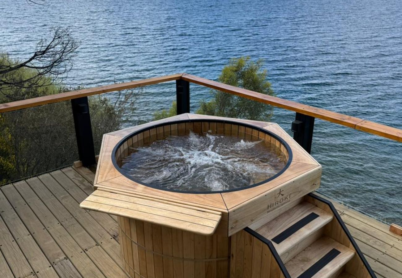 House in San Carlos de Bariloche - HUAPI48C | Exclusive Villa on Lake Nahuel Huapi with HOT TUBE