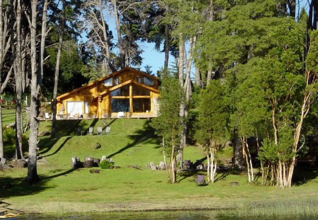 House in San Carlos de Bariloche - 8PAX MORE05 Mountain house with lake shore and incredible mountain views.