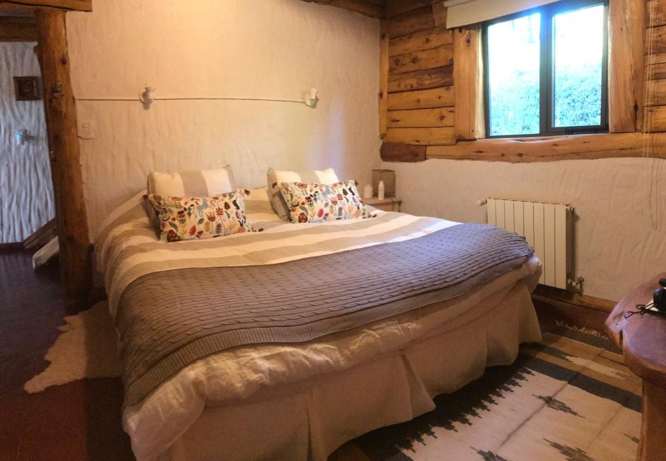 House in San Carlos de Bariloche - 8PAX MORE05 Mountain house with lake shore and incredible mountain views.