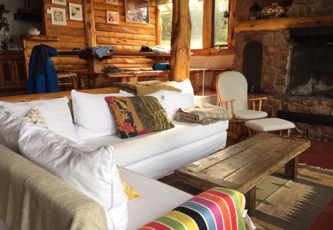 House in San Carlos de Bariloche - 8PAX MORE05 Mountain house with lake shore and incredible mountain views.