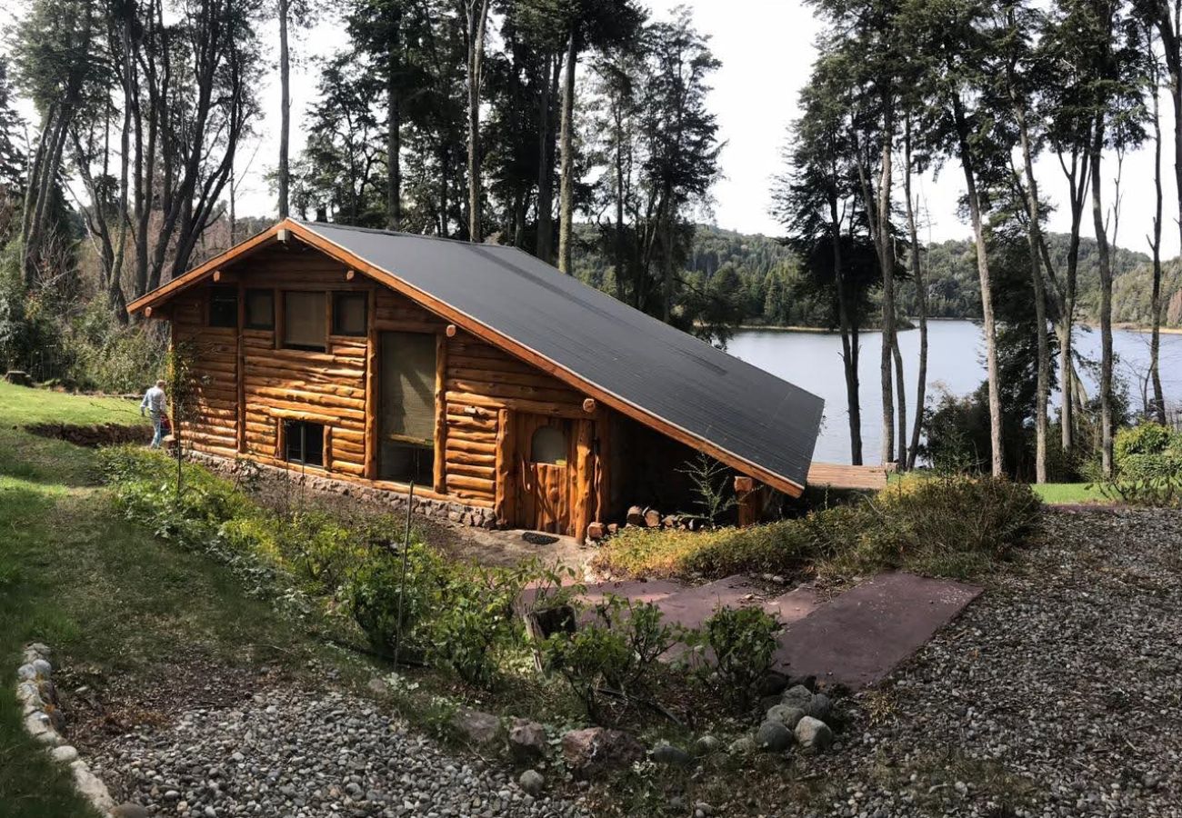 House in San Carlos de Bariloche - 8PAX MORE05 Mountain house with lake shore and incredible mountain views.