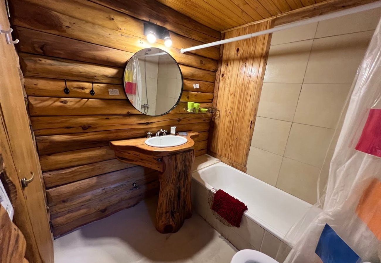 House in San Carlos de Bariloche - 8PAX MORE05 Mountain house with lake shore and incredible mountain views.