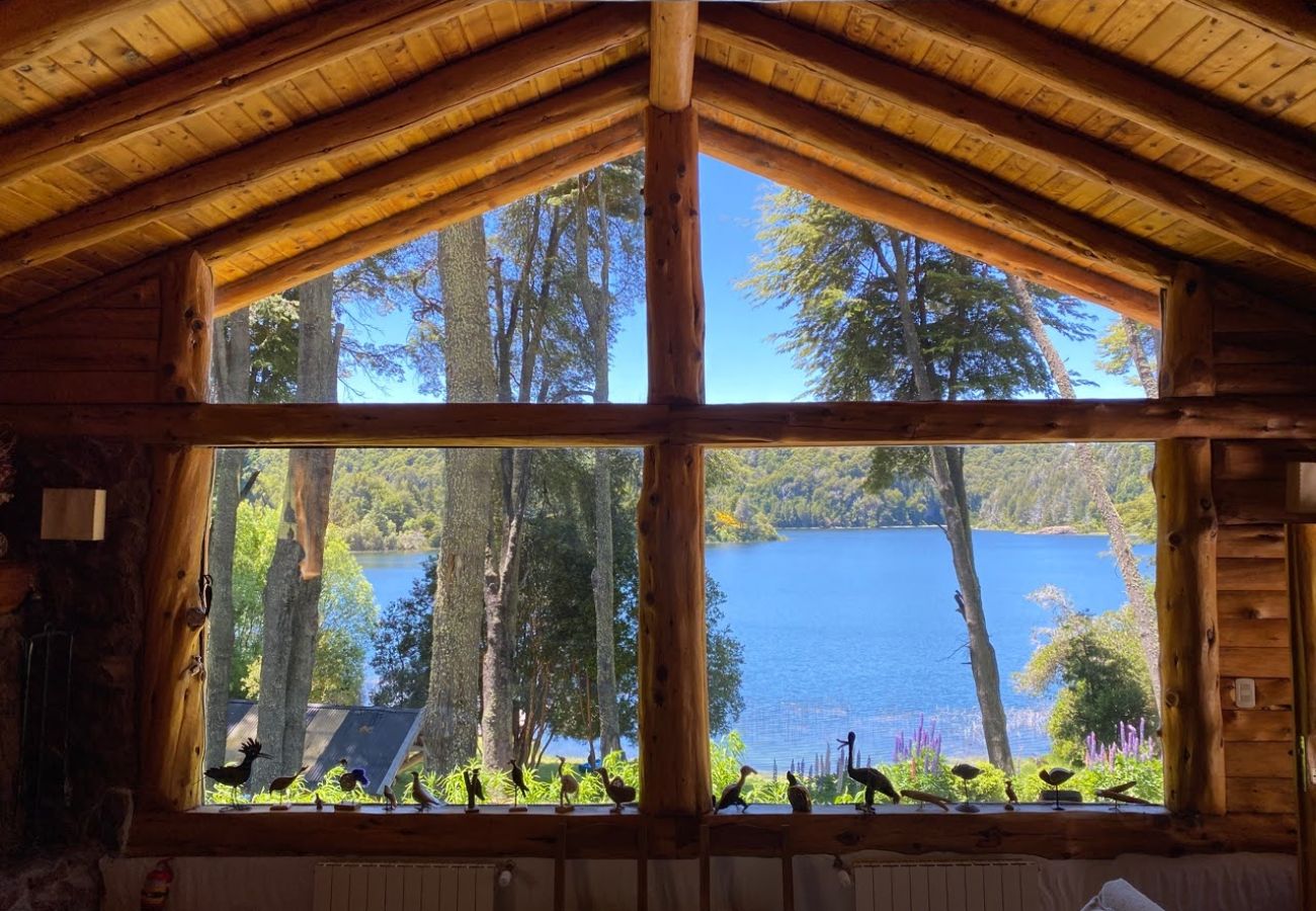 House in San Carlos de Bariloche - 8PAX MORE05 Mountain house with lake shore and incredible mountain views.