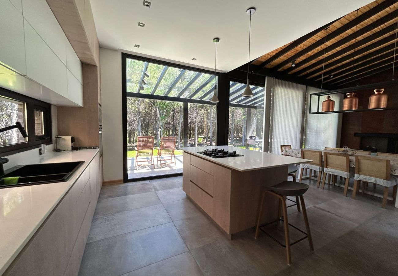 House in San Carlos de Bariloche - ARE61 MODERN ONE-STOREY HOUSE WITH 4 EN-SUITE BEDROOMS