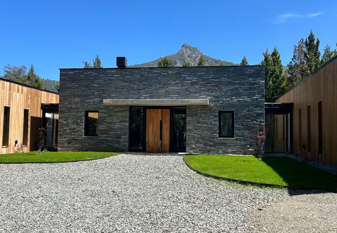 House in San Carlos de Bariloche - ARE61 MODERN ONE-STOREY HOUSE WITH 4 EN-SUITE BEDROOMS