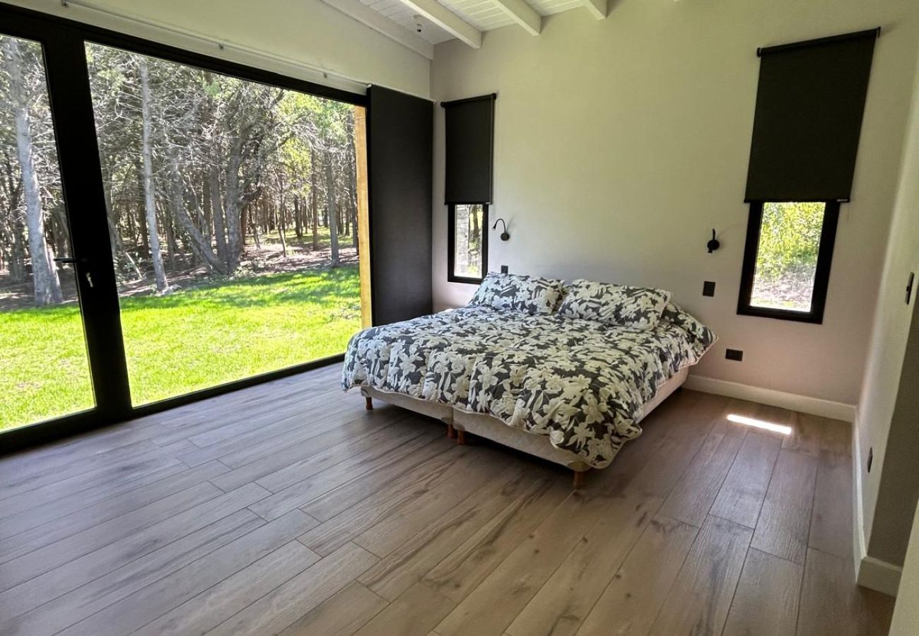 House in San Carlos de Bariloche - ARE61 MODERN ONE-STOREY HOUSE WITH 4 EN-SUITE BEDROOMS