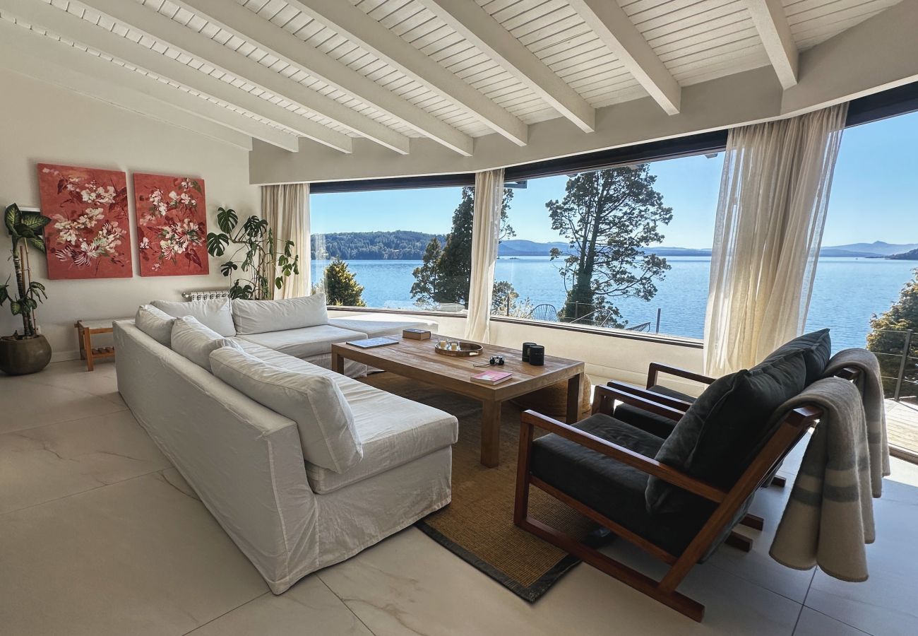 House in San Carlos de Bariloche - huapi51 Luxury house facing Lake Nahuel Huapi